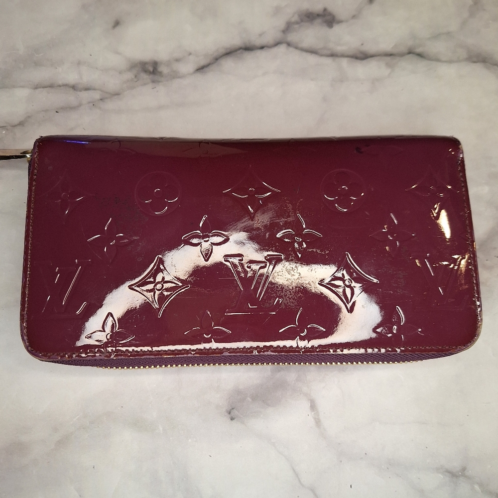 Rare Louis Vuitton Vernis Amethyst Zippy Wallet